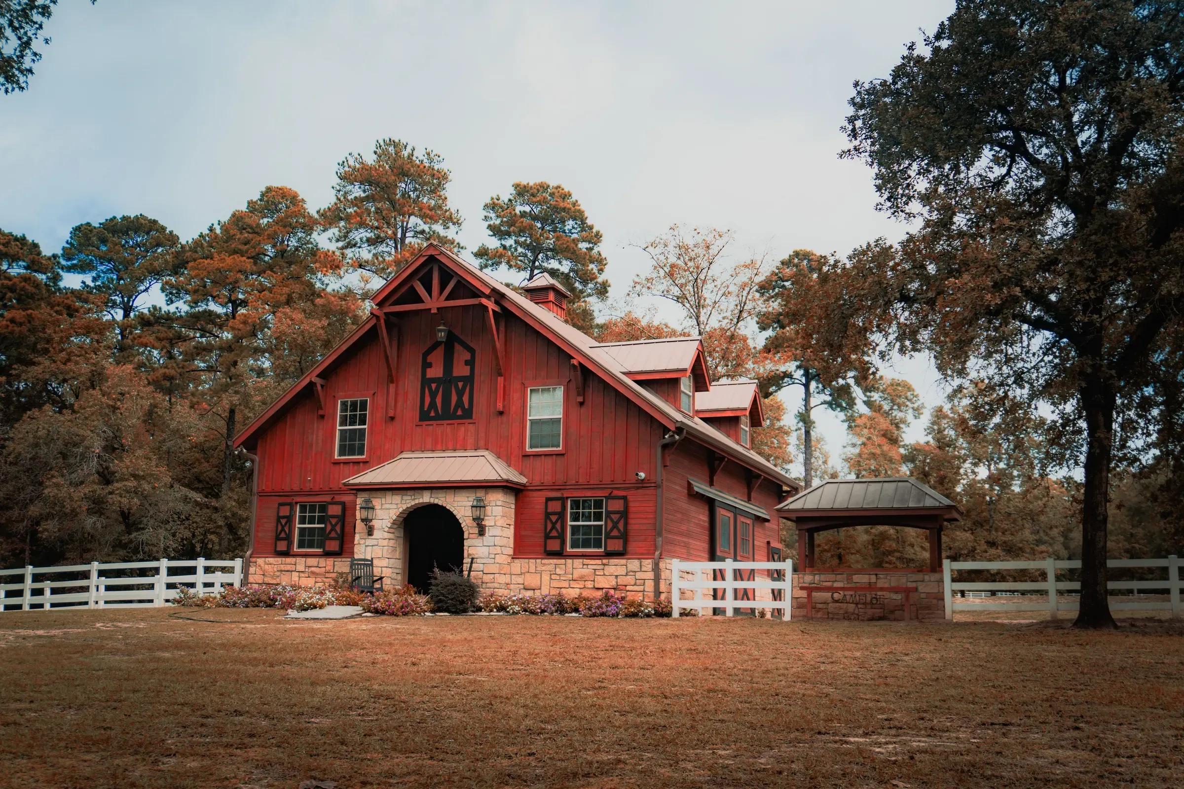 A Texas Hill Country barndominium with a standing-seam metal roof on open acreage.